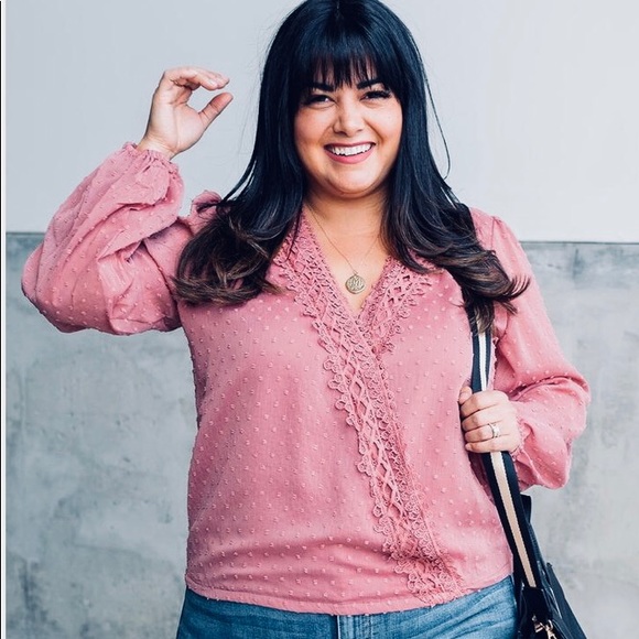 Pink Ivy Swiss Dot Top🎀 - Picture 2 of 5